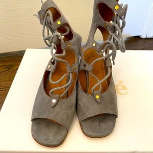 NWT Chloe Gladiator sandals